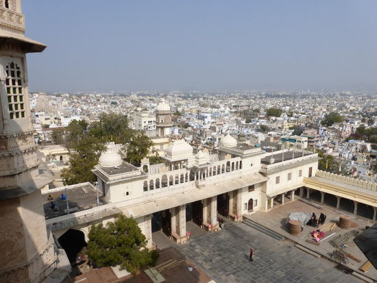 Blick vom Palast über Udaipur
