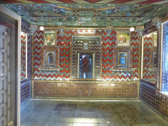 Glas und Spiegelmosaike im Palast Udaipur