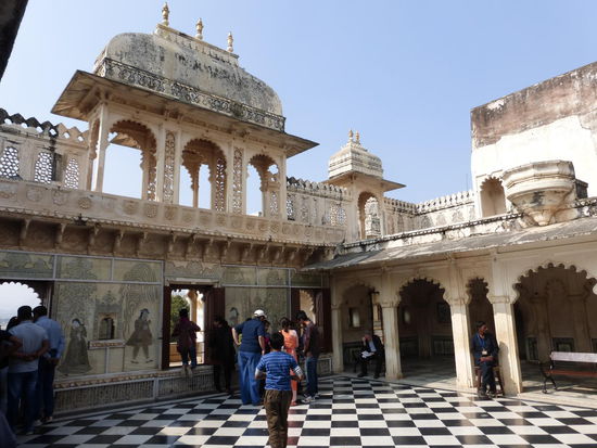 Weiter geht es durch den Palast von Udaipur