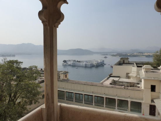 Noch einmal Blick vom Palast auf den Pichola See