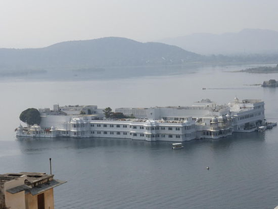 Noch einmal Blick vom Palast auf den Pichola See