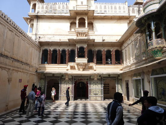 Weiter geht es durch den Palast von Udaipur