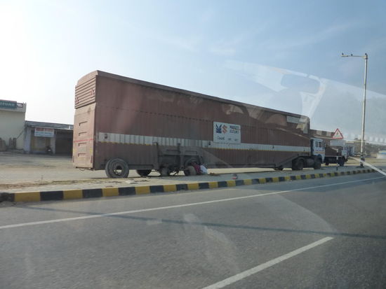 Schwertransporter unterwegs in Rajasthan