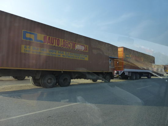 Schwertransporter unterwegs in Rajasthan