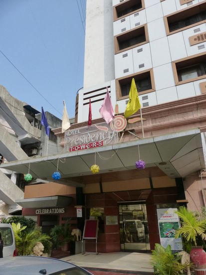 Preis pro Nacht inkls. Frühstück  17 Euro was leider für dieses Hotel viel zu teuer war wie ich fand !! Angegeben waren 3 Sterne aber ich würde hier nur 1 Stern vergeben denn von einen 3 Sterne Hotel erwarte ich sehr viel mehr Komfort , Service und Sauberkeit !! 