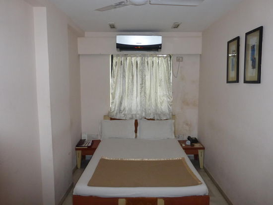 Mein Zimmer was bereits das dritte war was man mir angeboten hat aber auch hier sehr gewöhnungsbedürftig für ein 3 Sterne Hotel !! 