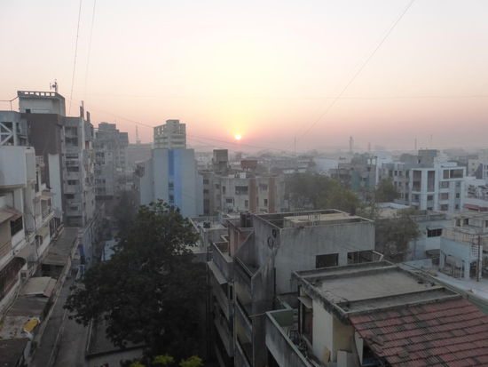 Blick am frühen Morgen vom Hotel aus über Vadodara