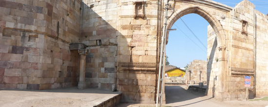 Weiter geht es durch den Champaner - Pavagadh Park