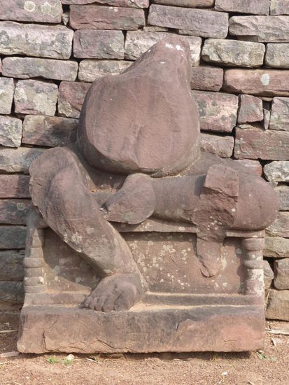 Reste einer Götterfigur in Sanchi