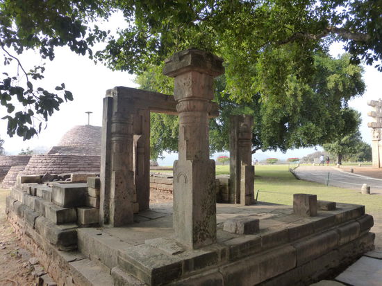 Weitere Tempelreste in Sanchi