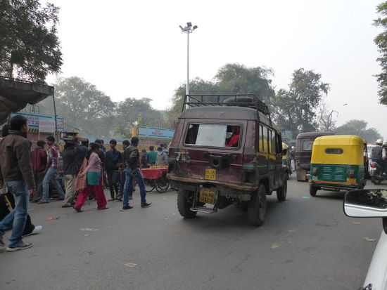 Dichter Verkehr in Old Delhi