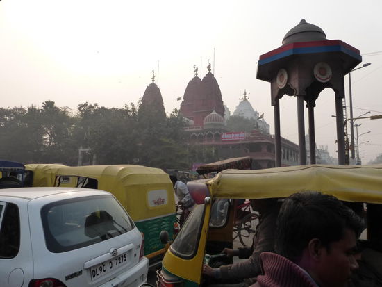 Dichter Verkehr in Old Delhi