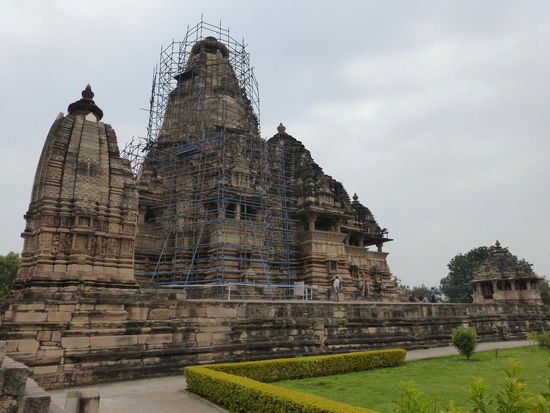 Weitere Tempel der Westgruppe in Khajuraho