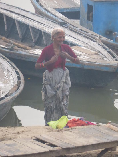 Am Asi Ghat am frühen Morgen