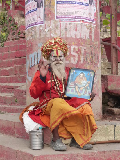 Pilger an den Ghats von Varanasi