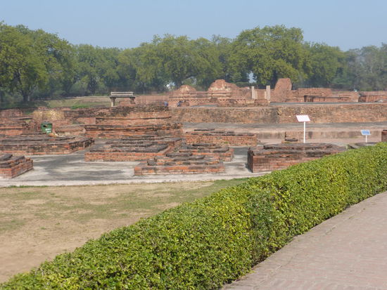 Blick über die Ruinenstätte von Sarnath