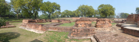 Blick über das Ruinengelände von Sarnath