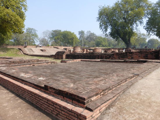 Blick über das Ruinengelände von Sarnath