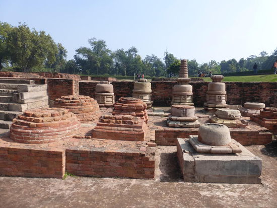 Blick über das Ruinengelände von Sarnath