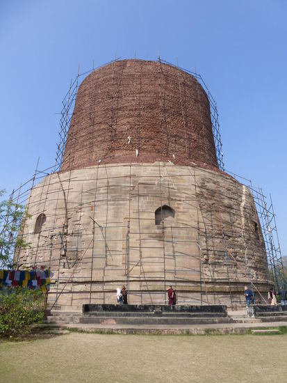 Dharmeka Stupa in Sarnath eines der wenigen Bauwerke die noch erhalten sind