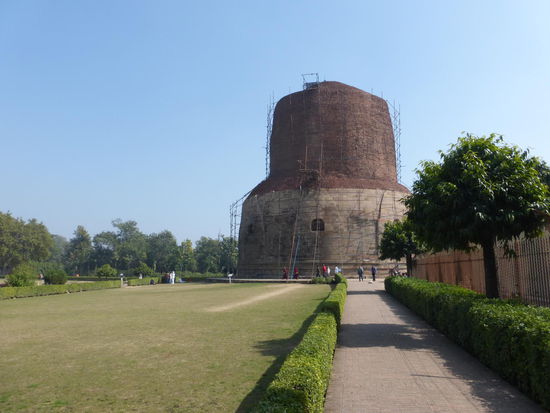 Dharmeka Stupa in Sarnath eines der wenigen Bauwerke die noch erhalten sind