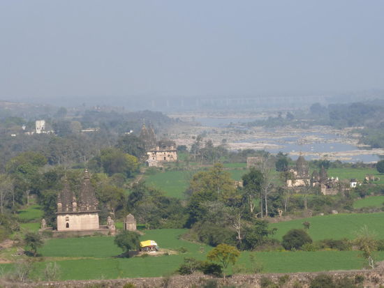 Blick von den Balkonen des Orcha Palast auf die Umgebung mit Ihren Chhatris