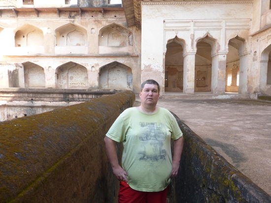 Ich im Innenhof des Raj Mahal