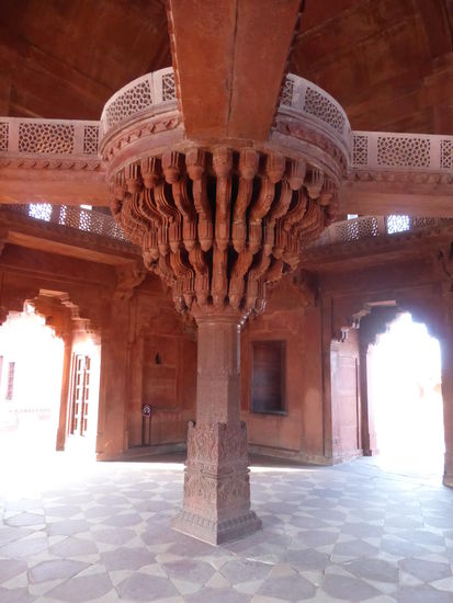 Die zentrale Säule im Diwan i Khas - private Audienzhalle