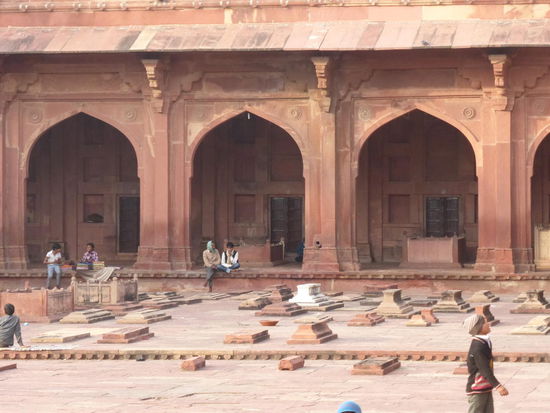 Grabsteine im Moschee Gelände