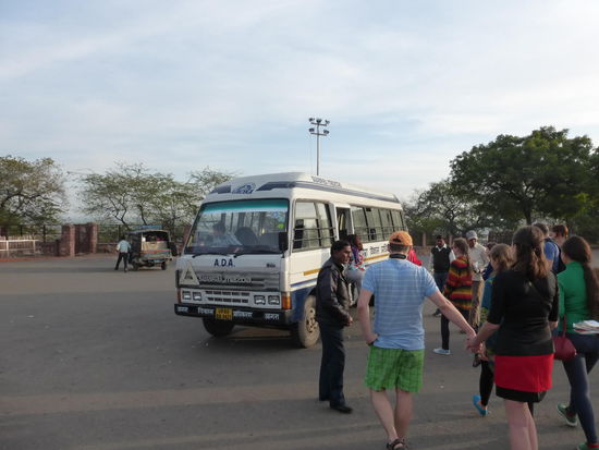 Nach ca. 1,5 Stunden stürmte ich wieder wie alle anderen zu einen der wenigen Kleinbusse die uns zurück zu den Parkplätzen brachten