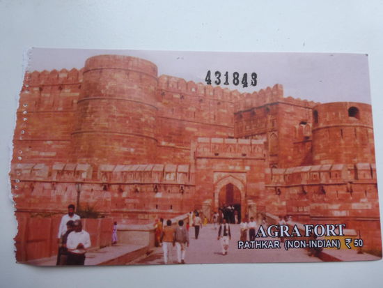 50 Rupie Service Gebühr = 300 Rupie  !!