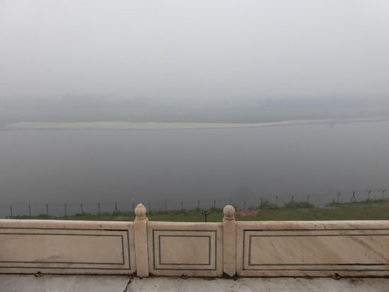 Blick vom Taj Mahal auf den Fluß