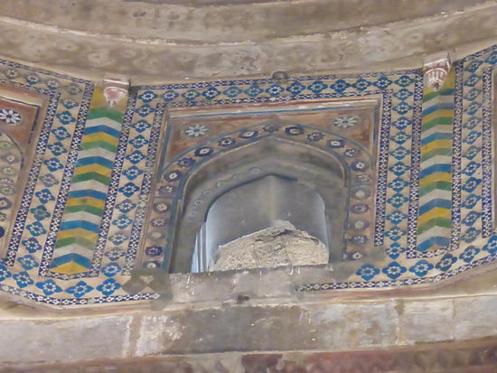 Qila Kuhna Moschee im Old Fort erbaut durch Sher Shah 1541 und reich verziert ist ein gutes Beispiel für den Übergang vom Lodi zum Mogul Baustil