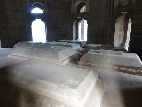 Das Grabmal für Mohammad Sha ist neben den Sikandar Lodi Grab das bedeutenste im Park. Neben Ihn liegen auch seine Familienangehörigen.