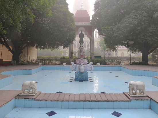 Am Lakhmi Narayan Tempel in New Delhi