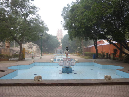 Am Lakhmi Narayan Tempel in New Delhi