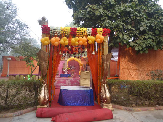 Am Lakhmi Narayan Tempel in New Delhi