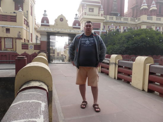 Ich am Lakhmi Narayan Tempel in New Delhi