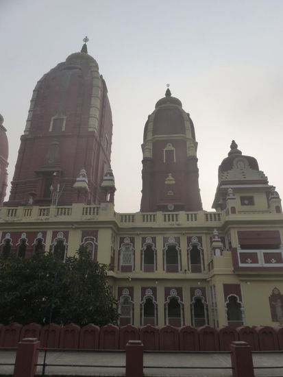 Am Lakhmi Narayan Tempel in New Delhi