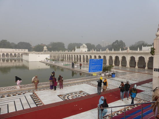 Gudwara Bangla Sahib ist das größte und wichtigste Sikh House in Delhi