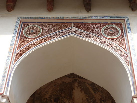 Grab der Familie von Isa Khan erbaut 1547