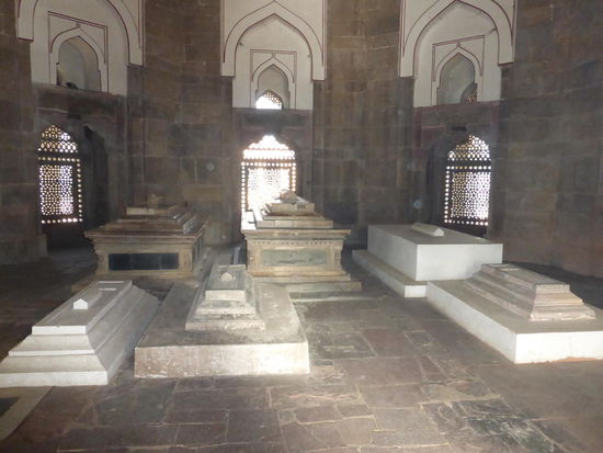 Grab der Familie von Isa Khan erbaut 1547