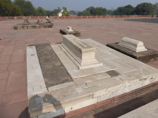 Über 100 Familienangehörige von Humayun sind in diesem Mausoleum bestattet