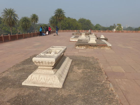 Über 100 Familienangehörige von Humayun sind in diesem Mausoleum bestattet