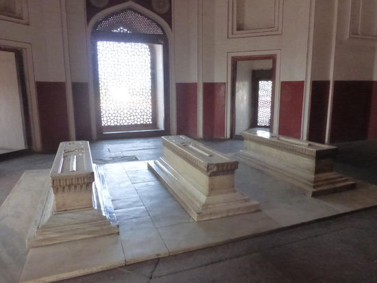 Über 100 Familienangehörige von Humayun sind in diesem Mausoleum bestattet