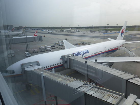 Meine Boeing 777 - 200 ER der Malaysia Air steht in Frankfurt zum Abflug bereit