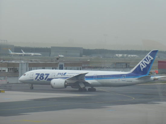 Dreamliner - Boeing 787 - 8 von ANA der größten Airline Japans in Frankfurt