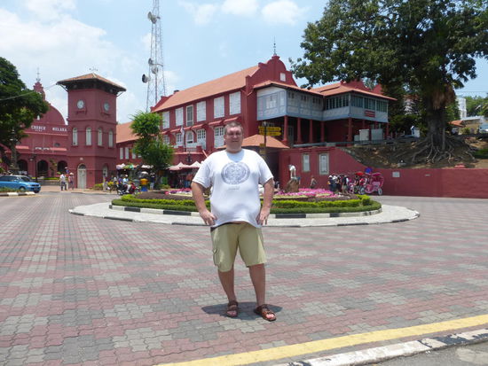 Ich vor dem ehemaligen Rathaus in Malakka erbaut um 1650