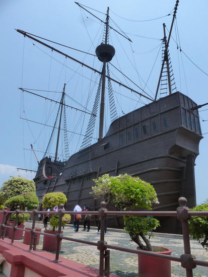 Nachbildung des portugiesischen Segelschiffes " Flora del Mar " aus dem 16. Jh.