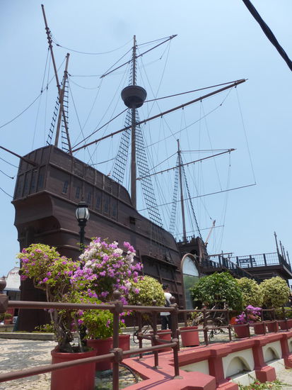 Nachbildung des portugiesischen Segelschiffes " Flora del Mar " aus dem 16. Jh.